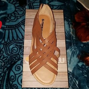 Makalu sandals